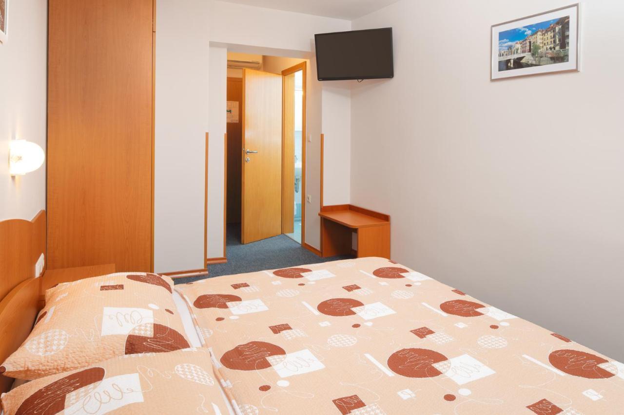 Rooms Sustersic Ljubljana Exteriör bild