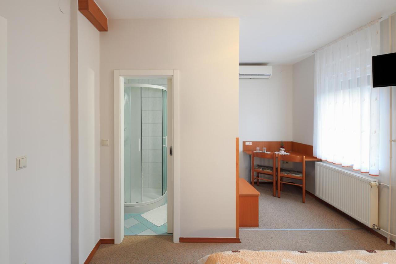 Rooms Sustersic Ljubljana Exteriör bild